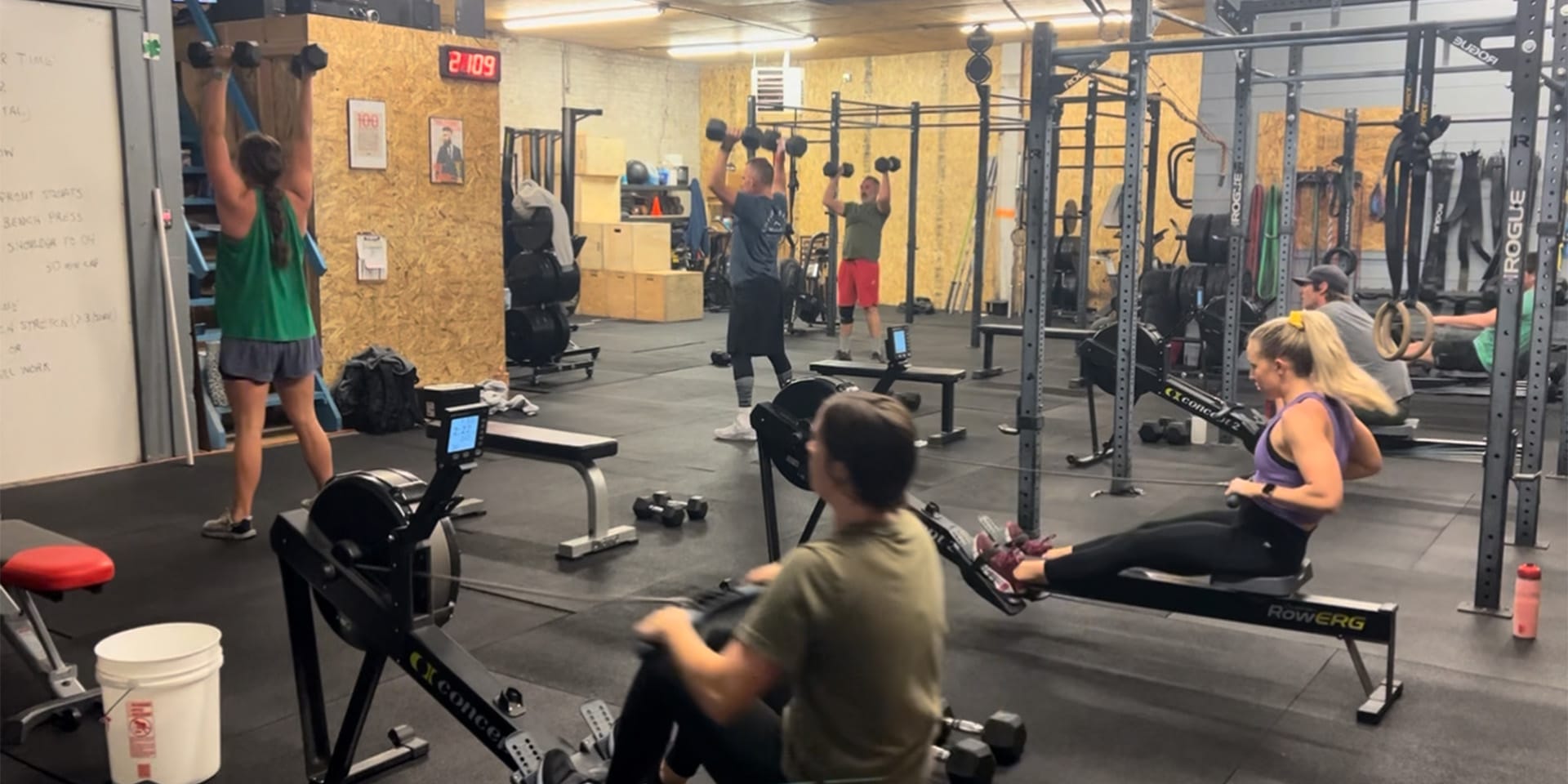 people working out at the best gym Aspect CrossFit